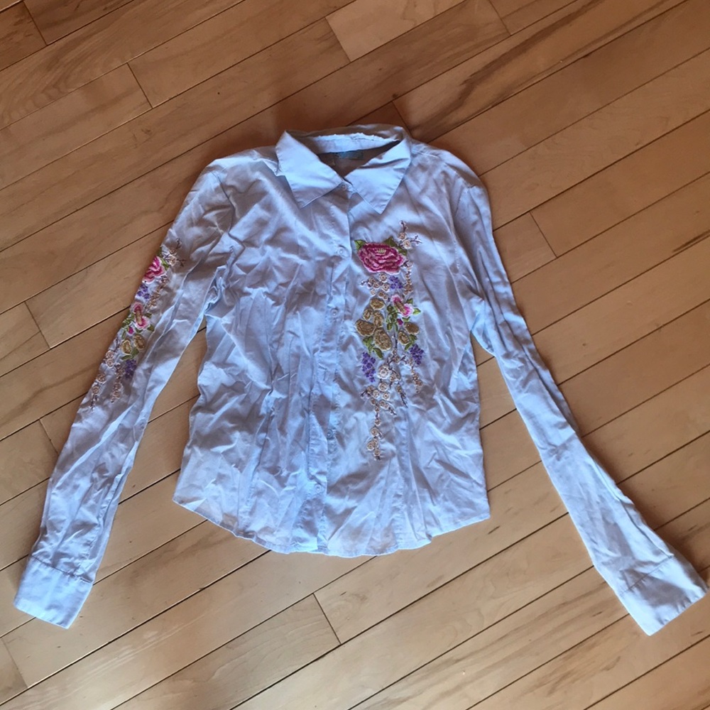 Jessica Simpson Long-Sleeve embroidered shirt